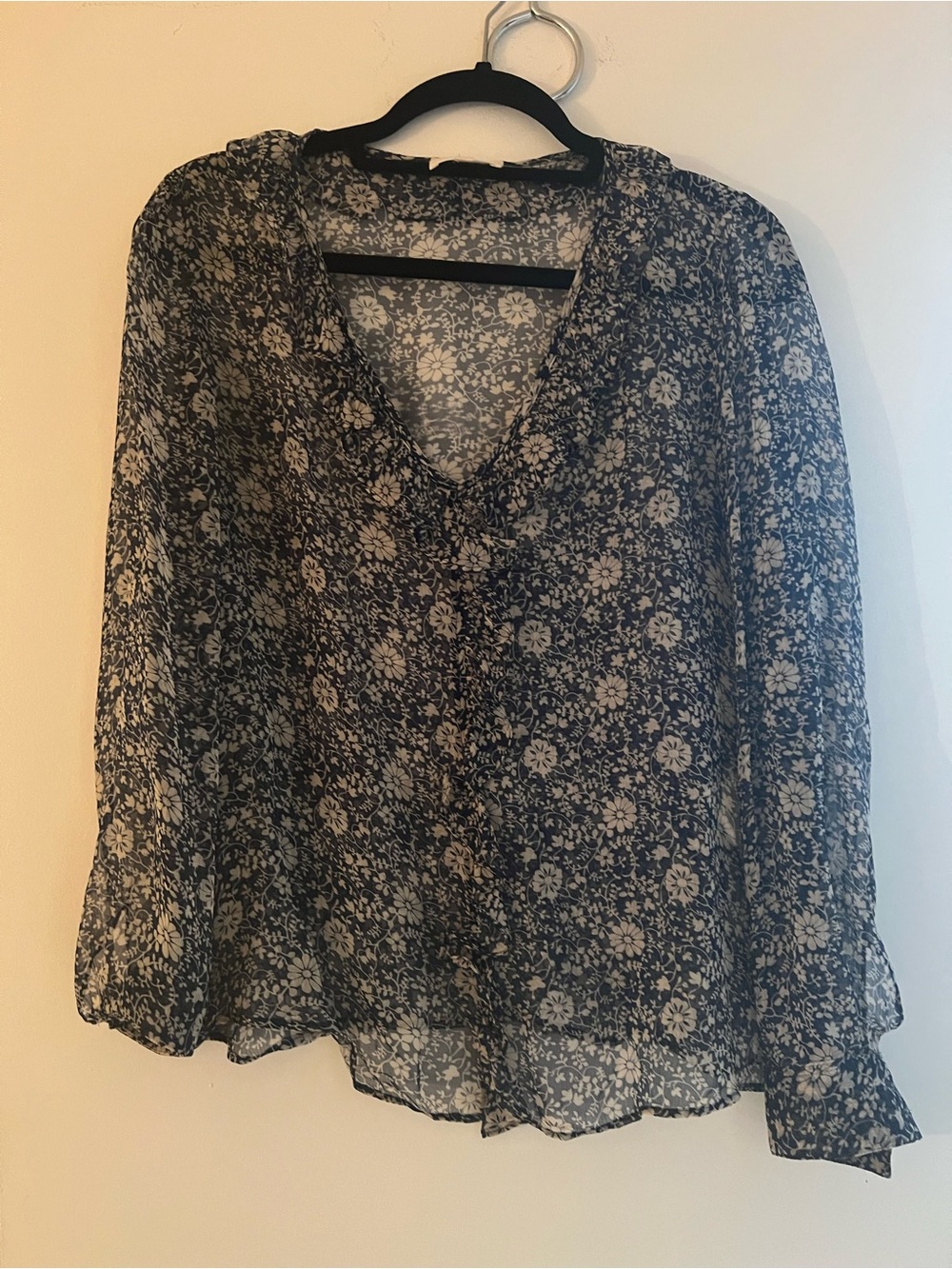 Sézane Flors Capucine Navy and Ecru Ruffle V-Neck Blouse - Picture 4 of 5
